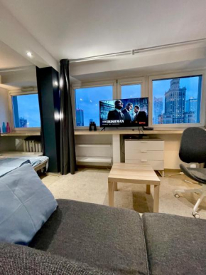 SAWA Apartment 2xMetro WiFi 500 Mbs 50’TV Netflix HBO AppleTV+